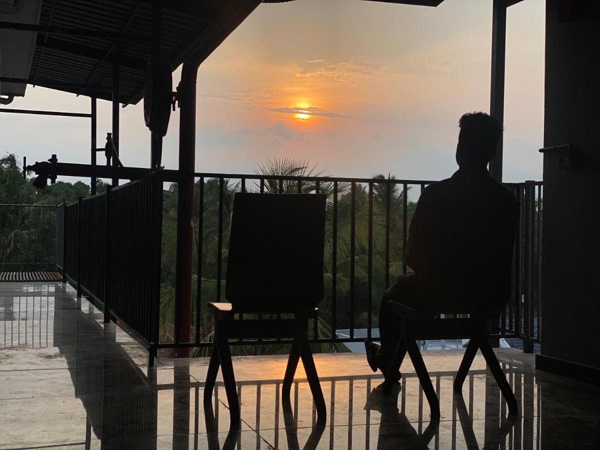 Luxe * Kannur