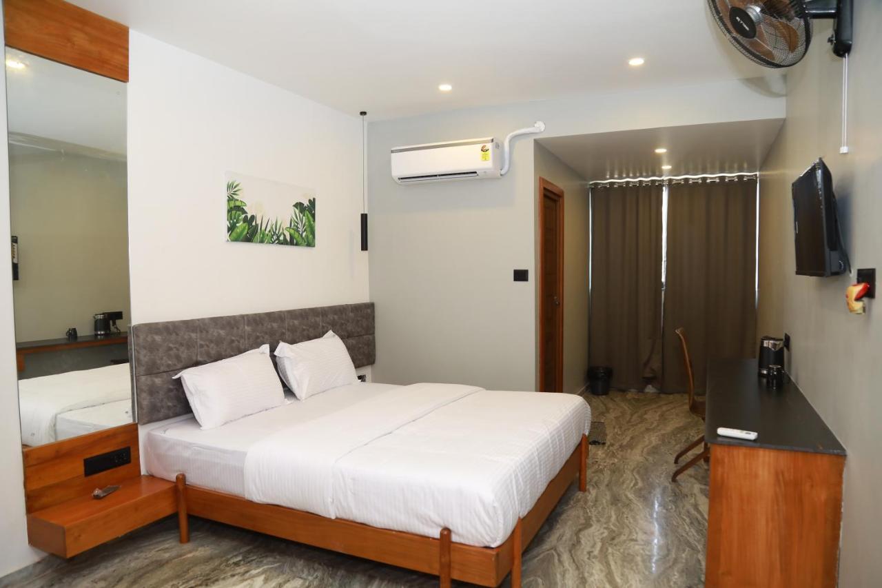 Luxe * Kannur