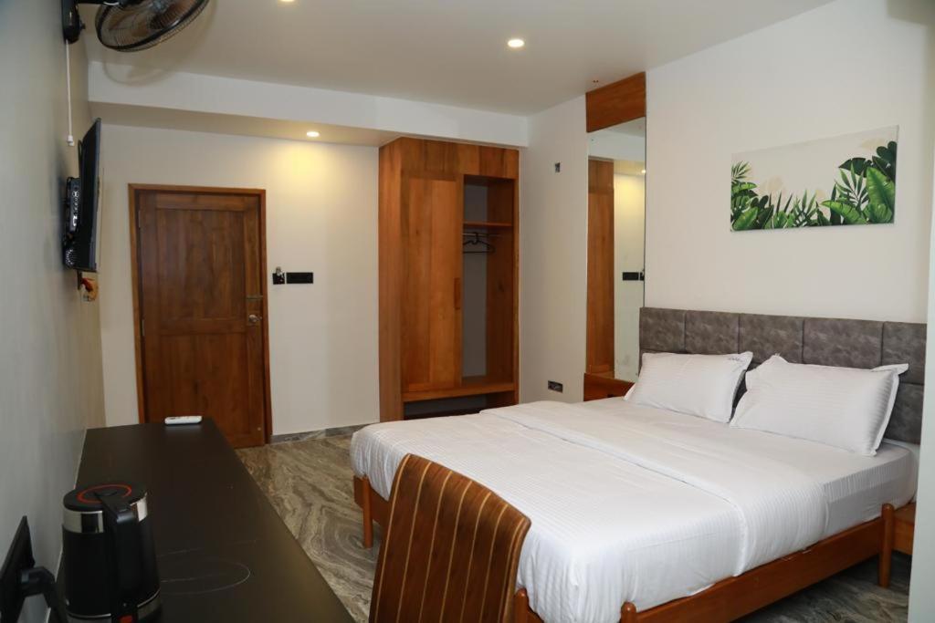 Luxe * Kannur